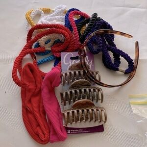 Assortment of head bands and hair clips, all colors and styles. 3 new claw clips